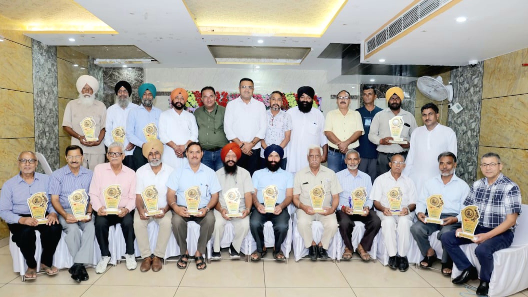 ਸਰਕਾਰੀ ਹਾਈ ਸਕੂਲ ਰੋਡ ਮਜਾਰਾ ਦੇ ਮੈਟ੍ਰਿਕ ਕਲਾਸ ਦੇ ਵਿਦਿਆਰਥੀਆਂ ਨੇ ਅਧਿਆਪਕ ਦਿਵਸ ਮਨਾਇਆ